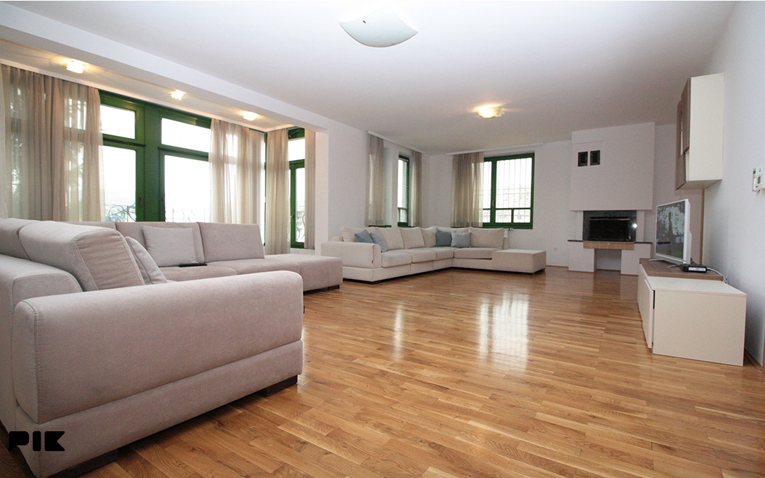 IZDAJE SE GRADSKA VILA 484 m2 - DVIJE STAMBENE JEDINICE  SARAJEVO 15