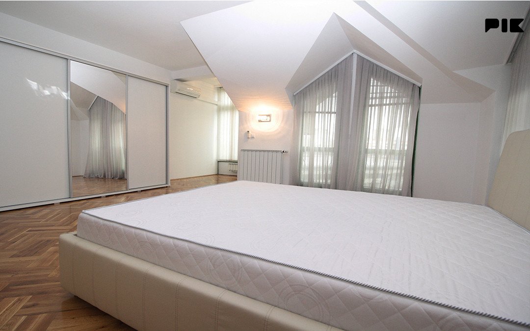 IZDAJE SE GRADSKA VILA 484 m2 - DVIJE STAMBENE JEDINICE  SARAJEVO 17