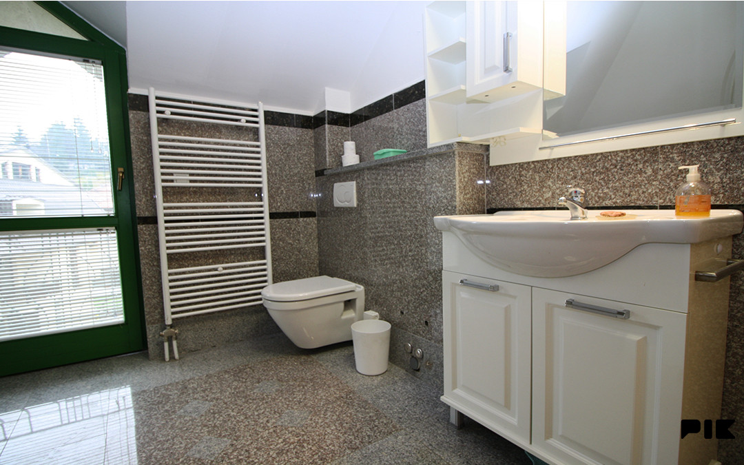 IZDAJE SE GRADSKA VILA 484 m2 - DVIJE STAMBENE JEDINICE  SARAJEVO 18