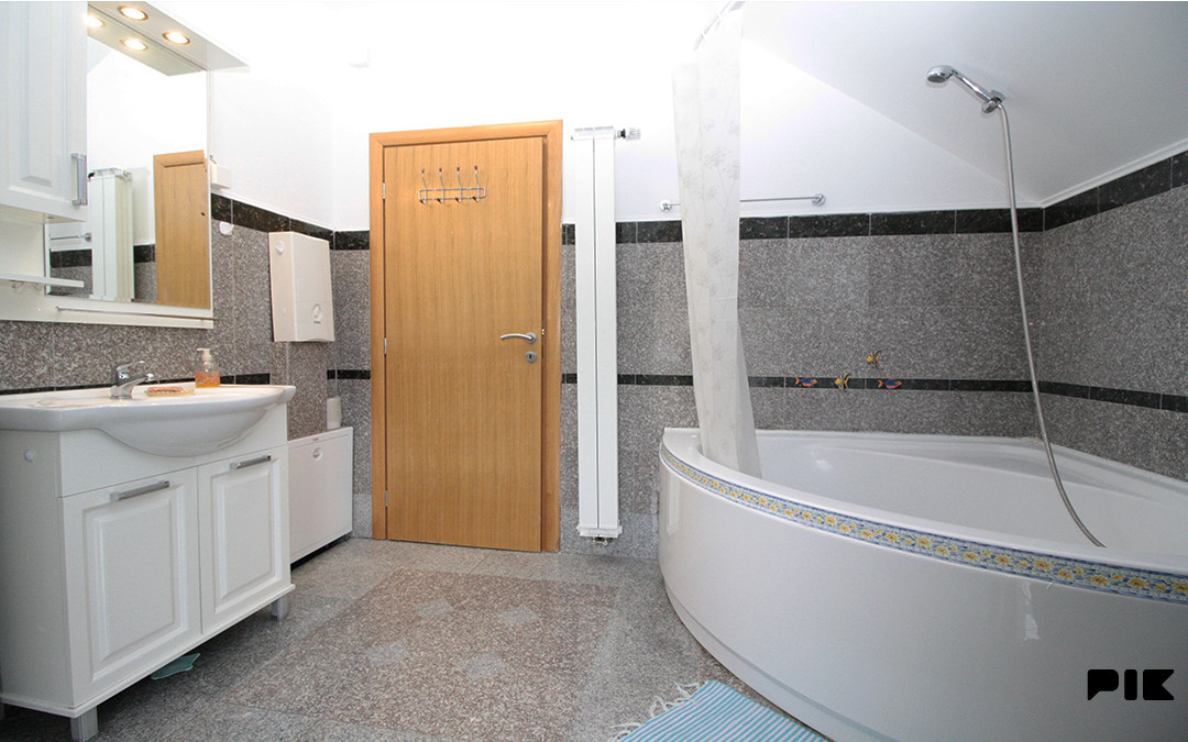 IZDAJE SE GRADSKA VILA 484 m2 - DVIJE STAMBENE JEDINICE  SARAJEVO 19