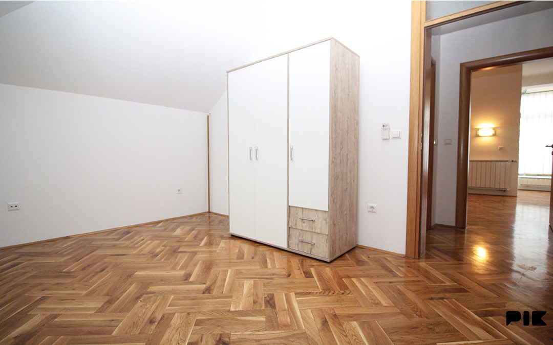 IZDAJE SE GRADSKA VILA 484 m2 - DVIJE STAMBENE JEDINICE  SARAJEVO 20