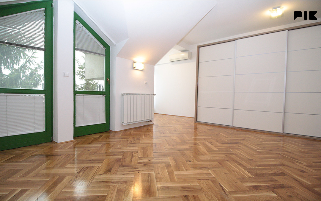 IZDAJE SE GRADSKA VILA 484 m2 - DVIJE STAMBENE JEDINICE  SARAJEVO 23