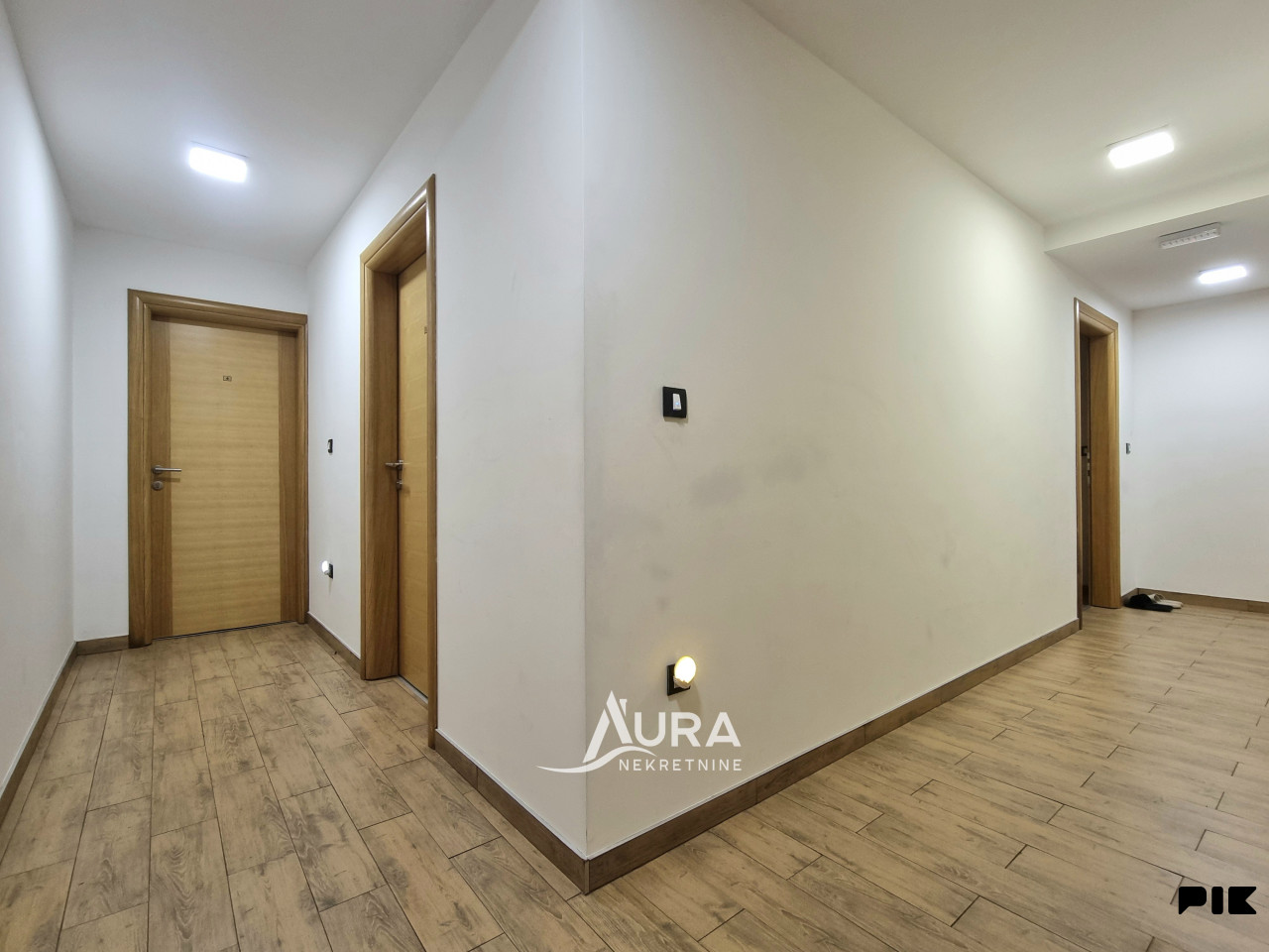 AURA/ Nova Vila sa 19 soba / Investicijska nekretnina 14