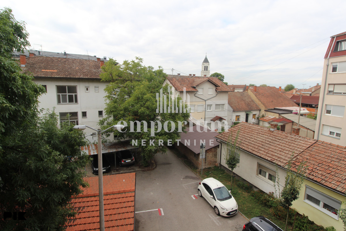 Polunamješten jednoiposoban stan 46m2 u strogom centru ID:2803/BN 8