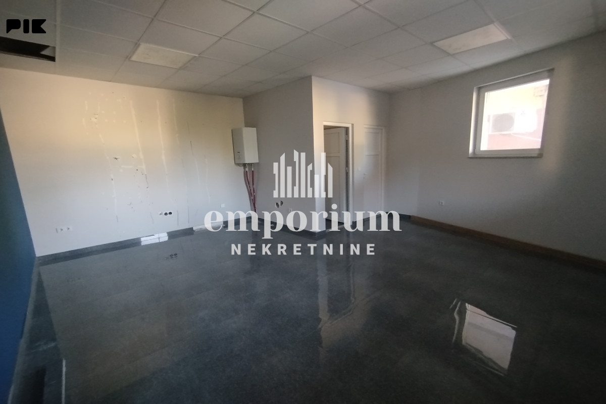 Poslovni prostor 120m2 u prizemlju ID:228/IP 7