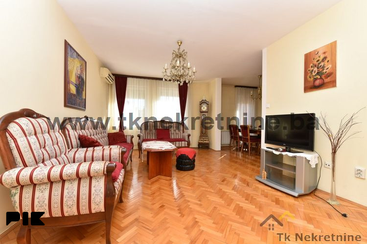 STROGI CENTAR GRADA! Odličan trosoban stan površine 76,30 m2
