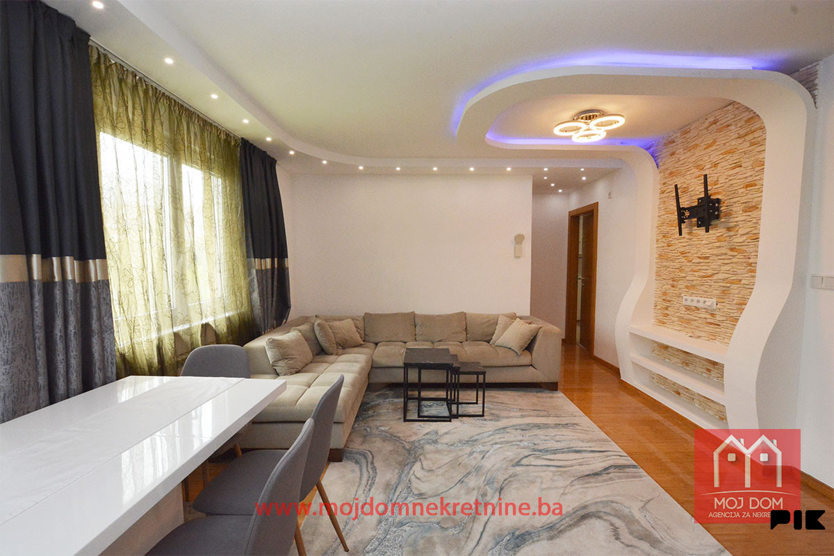 Namješten dvosoban stan 53m2 sa balkonom i garažom Grbavica