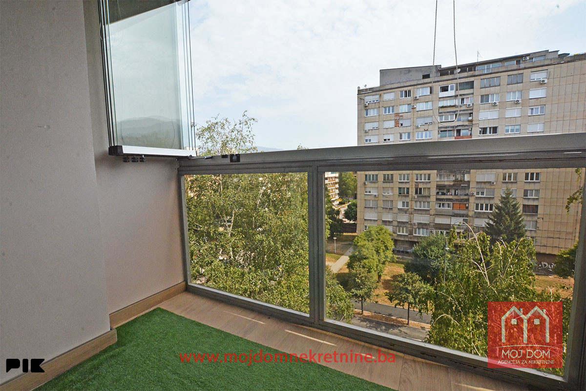 Namješten dvosoban stan 53m2 sa balkonom i garažom Grbavica 21
