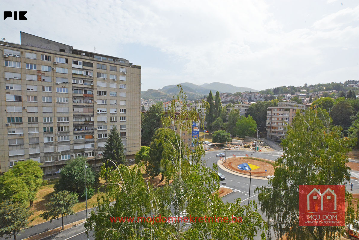 Namješten dvosoban stan 53m2 sa balkonom i garažom Grbavica 23