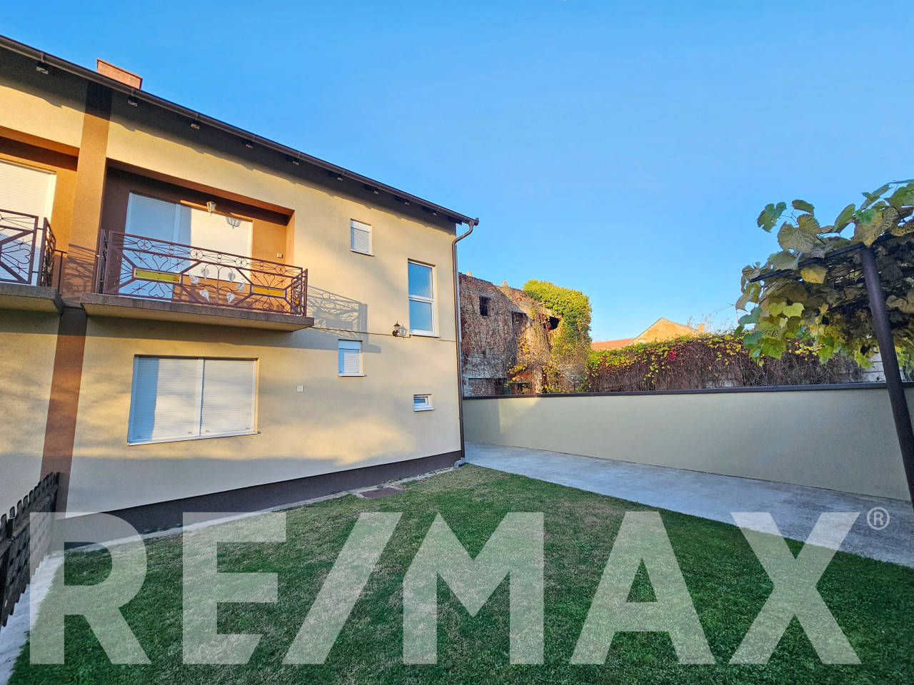 Renovirana kuća 140m2 u centru | Brod 7