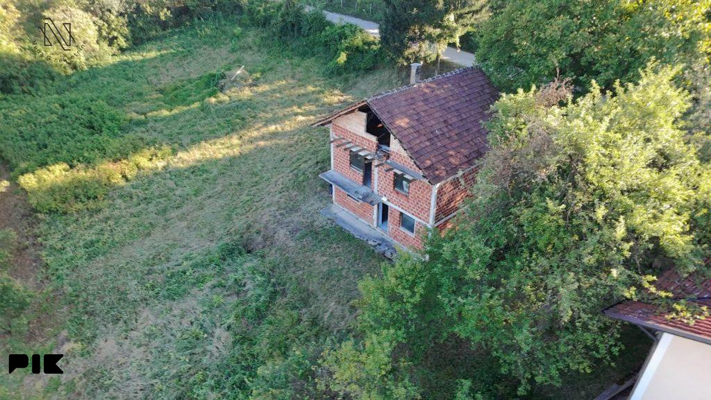 Šipovo, kuća u gradu sa velikom okućnicom 3