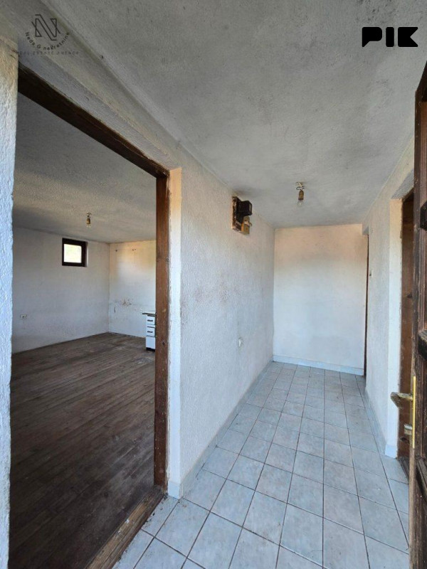 Šipovo, kuća u gradu sa velikom okućnicom 12