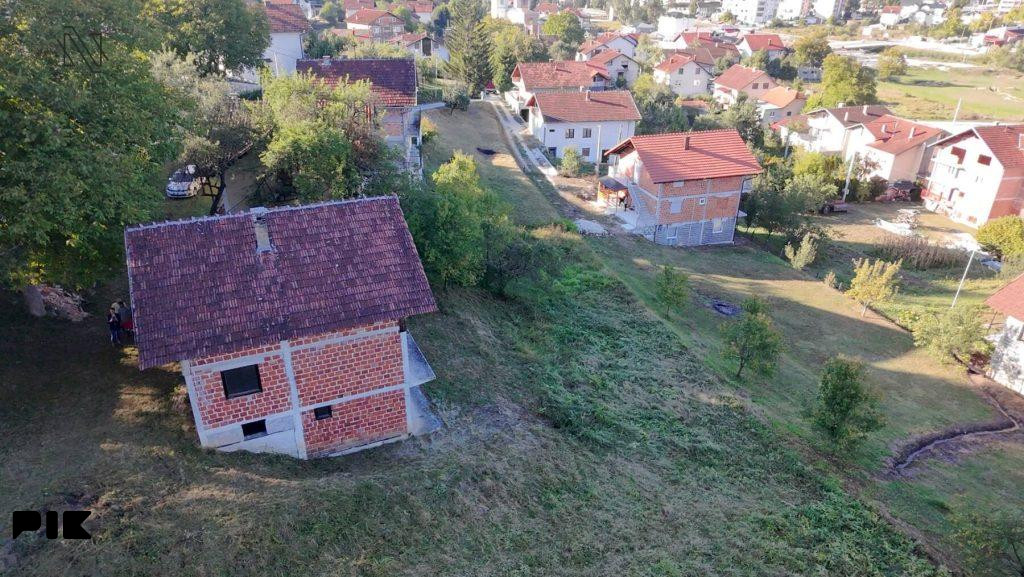 Šipovo, kuća u gradu sa velikom okućnicom 2