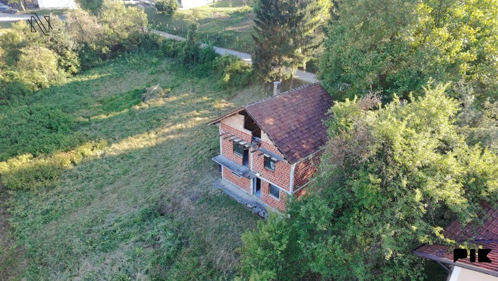 Šipovo, kuća u gradu sa velikom okućnicom 5