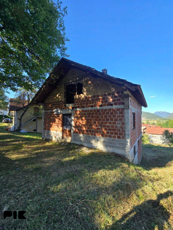 Šipovo, kuća u gradu sa velikom okućnicom 6