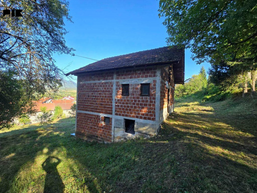 Šipovo, kuća u gradu sa velikom okućnicom 7