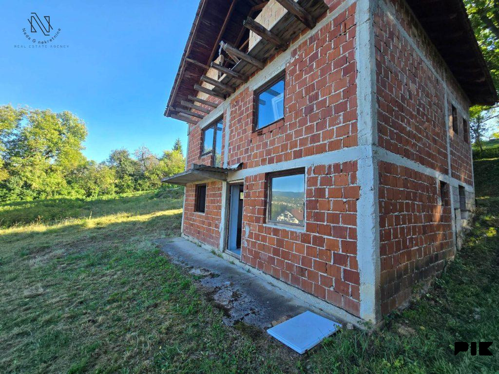 Šipovo, kuća u gradu sa velikom okućnicom 8