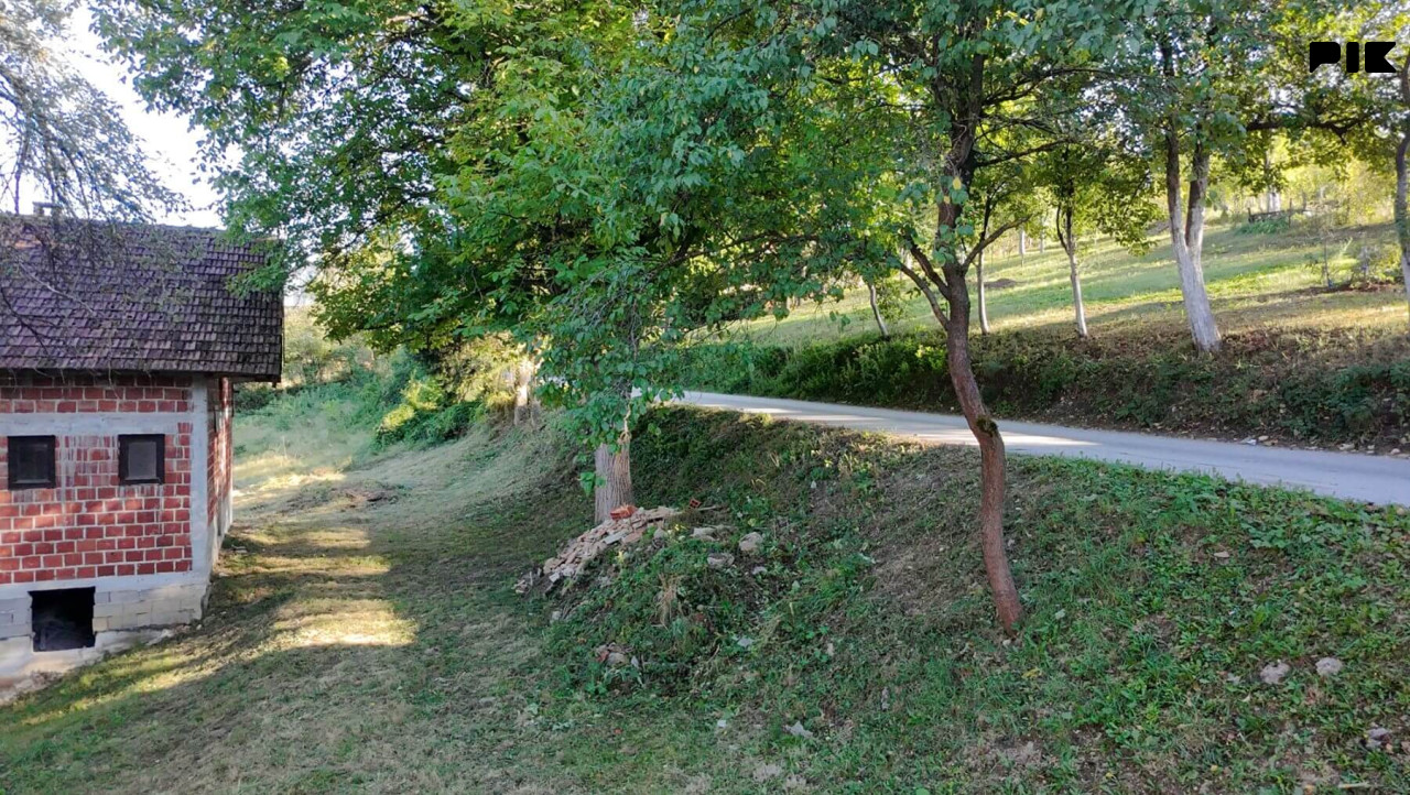 Šipovo, kuća u gradu sa velikom okućnicom 9