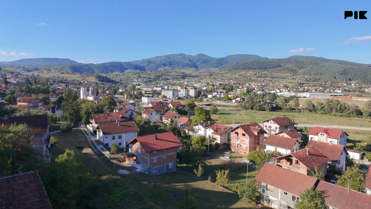 Šipovo, kuća u gradu sa velikom okućnicom 16