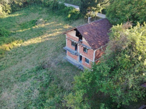 Šipovo, kuća u gradu sa velikom okućnicom photo 3