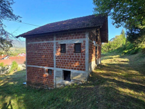 Šipovo, kuća u gradu sa velikom okućnicom photo 4