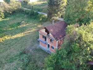 Šipovo, kuća u gradu sa velikom okućnicom photo 5
