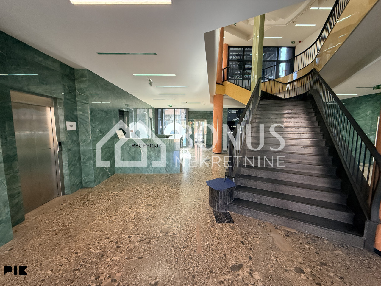 NOVO - Poslovni prostor 29,42 m2 - ABC kompleks - TOP 2