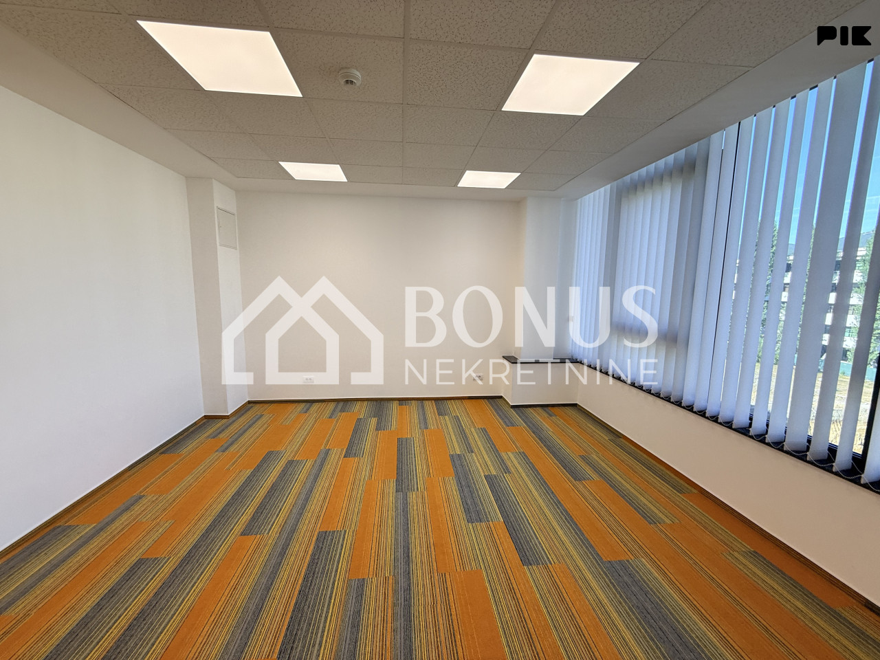 NOVO - Poslovni prostor 29,42 m2 - ABC kompleks - TOP 9
