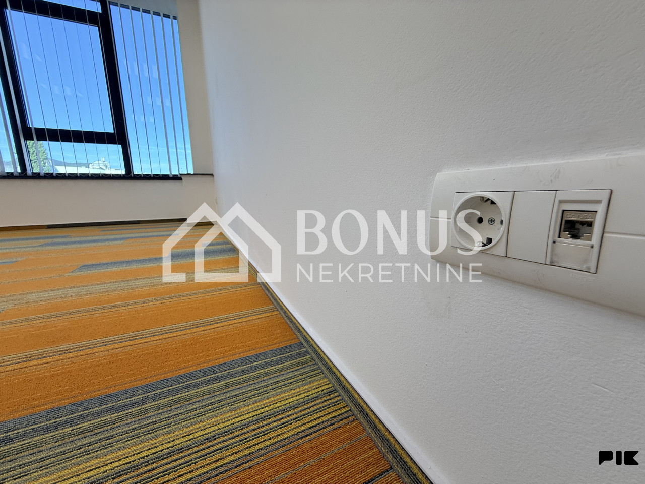 NOVO - Poslovni prostor 29,42 m2 - ABC kompleks - TOP 10