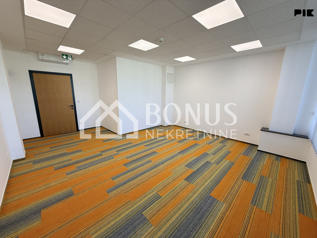 NOVO - Poslovni prostor 29,42 m2 - ABC kompleks - TOP 13