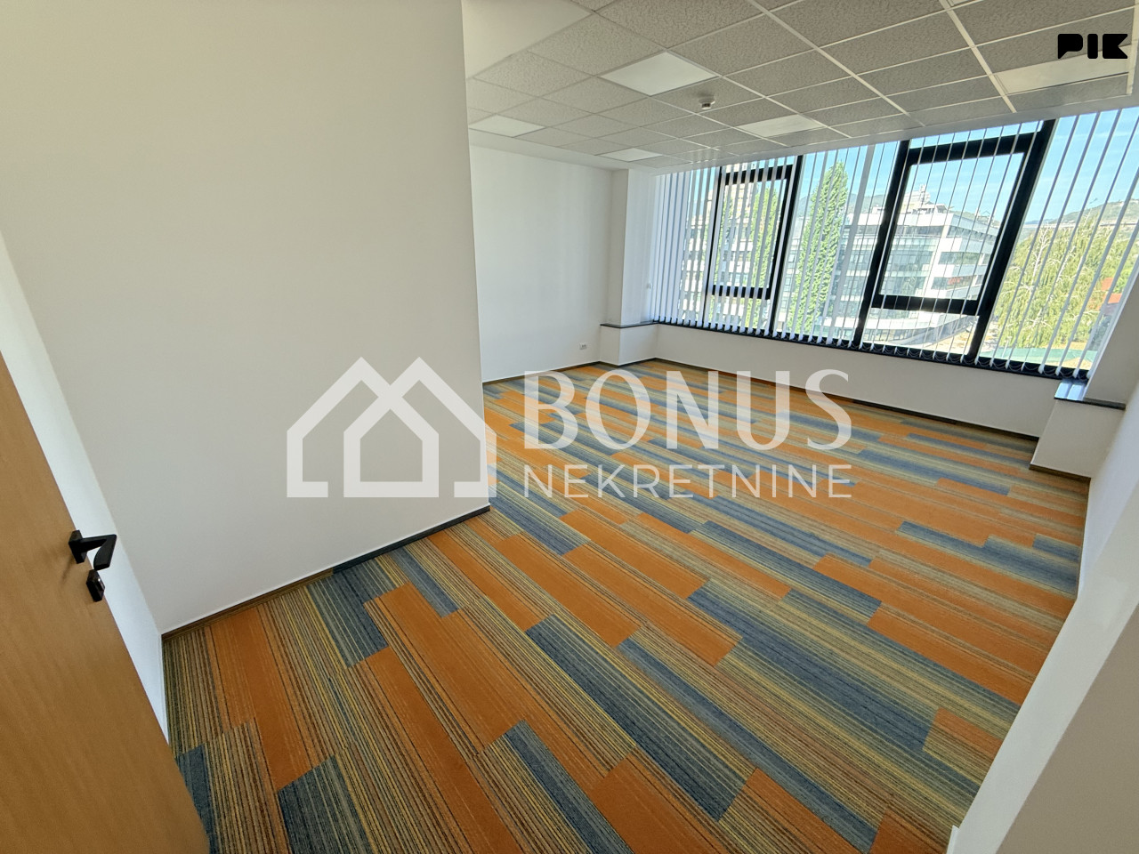 NOVO - Poslovni prostor 29,42 m2 - ABC kompleks - TOP 14