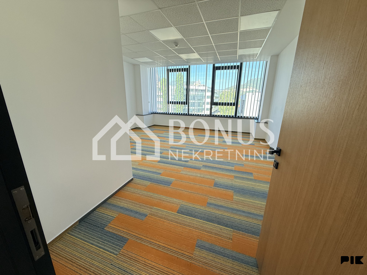 NOVO - Poslovni prostor 29,42 m2 - ABC kompleks - TOP 16