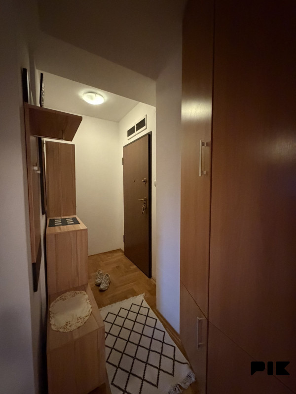 Garsonjera 35m2 - naselje Rosulje 5