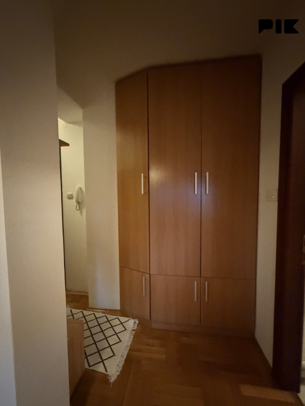 Garsonjera 35m2 - naselje Rosulje 6