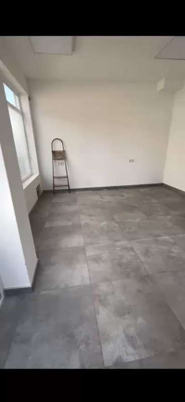 Poslovni prostor 25 m2 - 2 prostorije + WC +  inverter klima 5