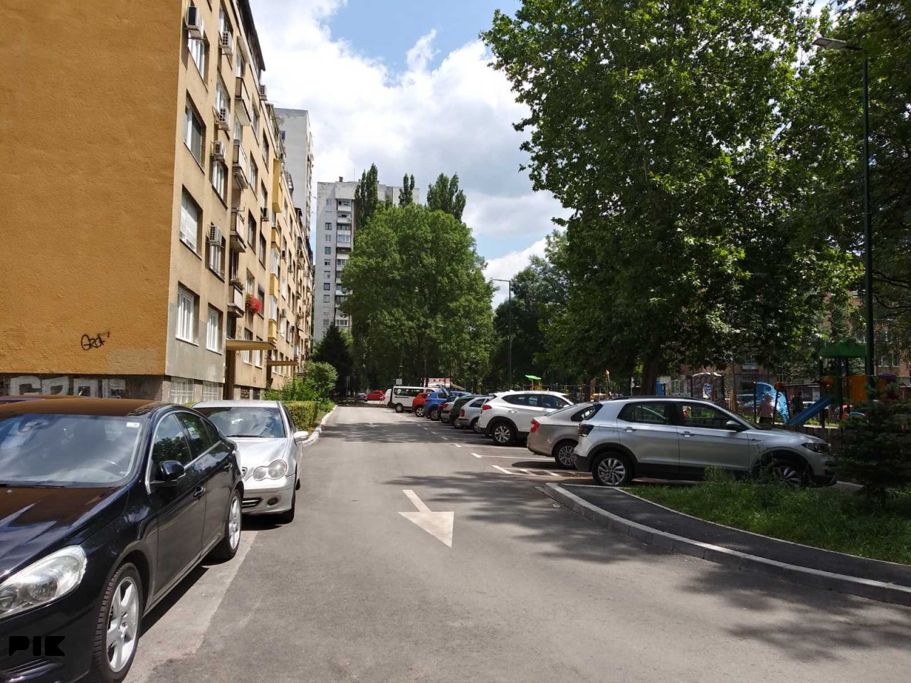 Trosoban renoviran stan Grbavica 52(56)kv,spr.5. lift 10