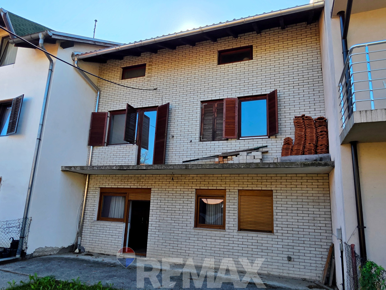 Porodična kuća 220m2 na Petrićevcu,pomoćni objekat,plac 283m2 6
