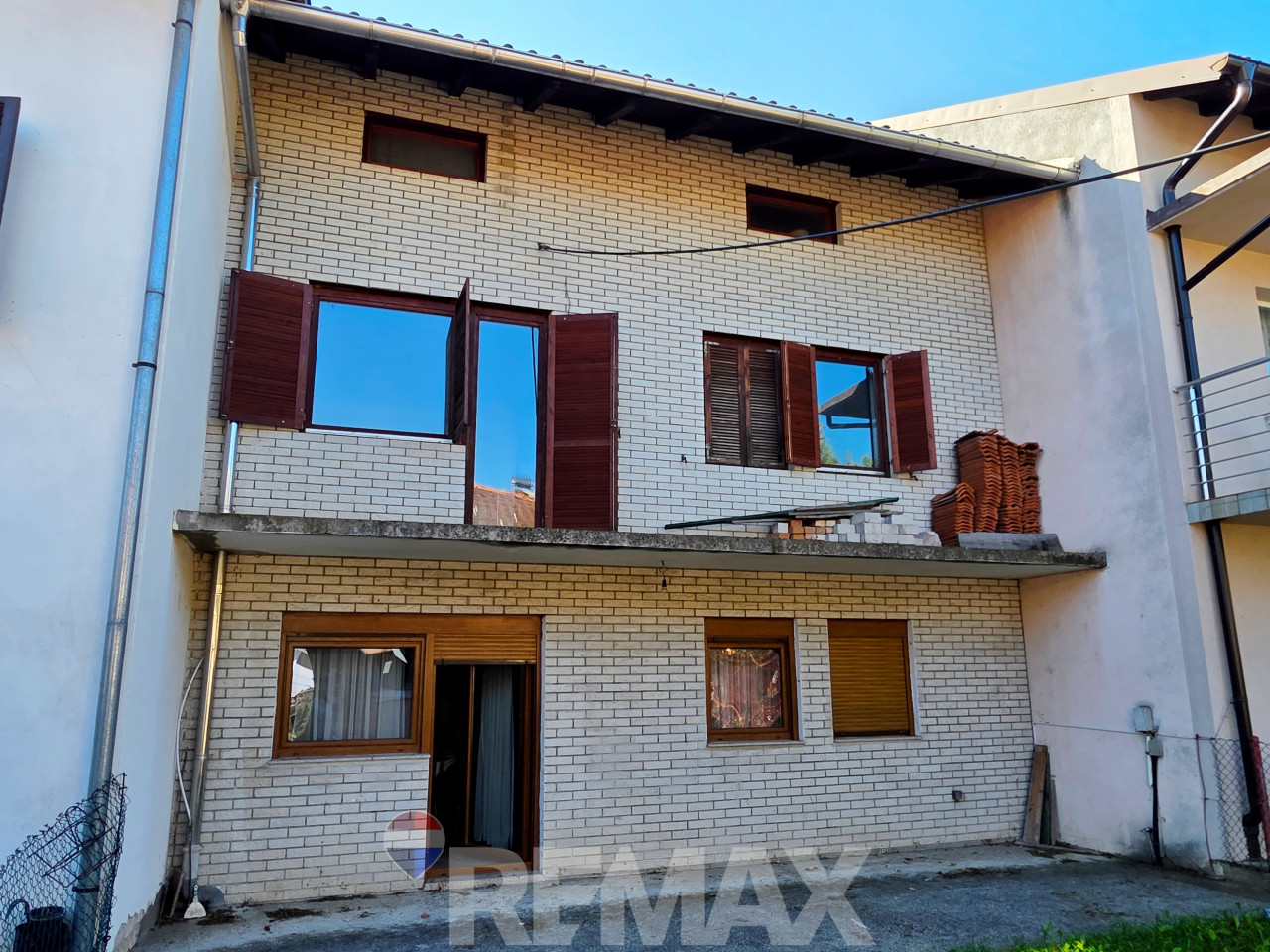 Porodična kuća 220m2 na Petrićevcu,pomoćni objekat,plac 283m2 7