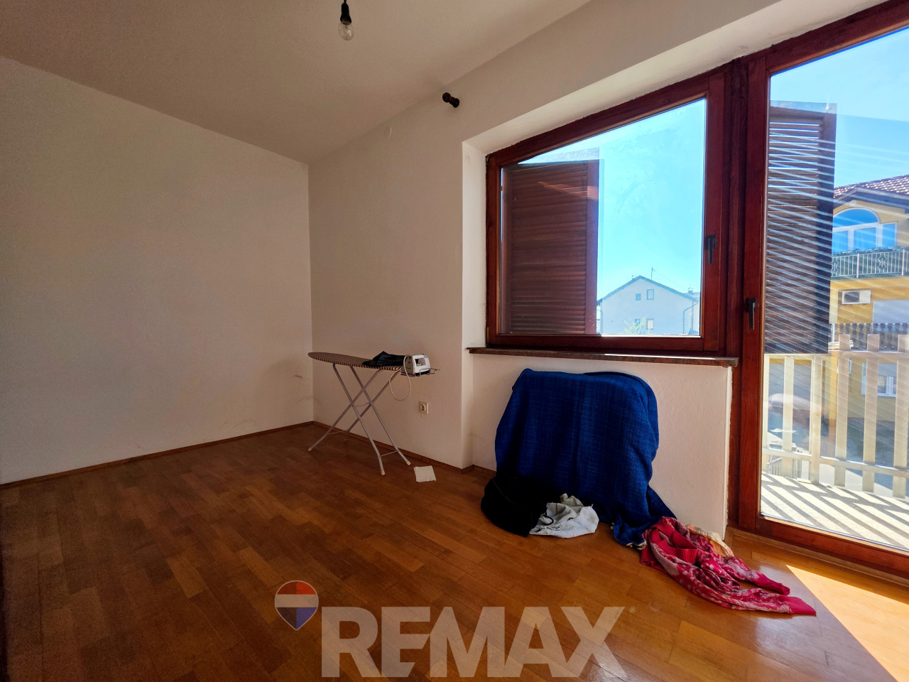 Porodična kuća 220m2 na Petrićevcu,pomoćni objekat,plac 283m2 11