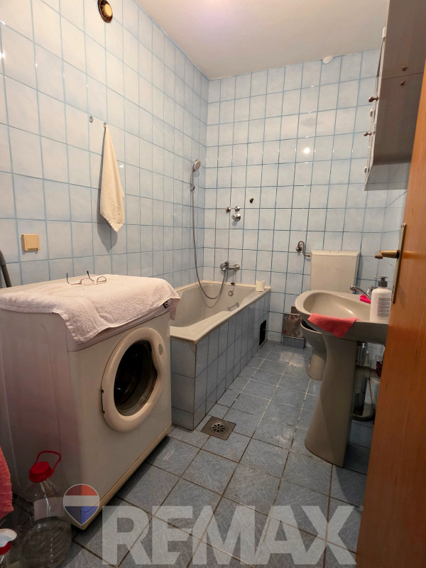 Porodična kuća 220m2 na Petrićevcu,pomoćni objekat,plac 283m2 18