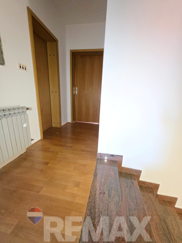 Porodična kuća 220m2 na Petrićevcu,pomoćni objekat,plac 283m2 20