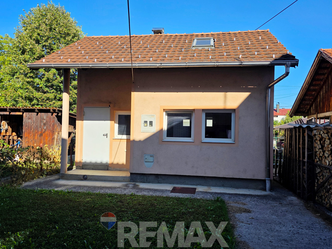 Porodična kuća 220m2 na Petrićevcu,pomoćni objekat,plac 283m2 24