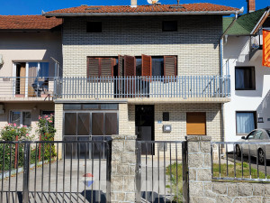 Porodična kuća 220m2 na Petrićevcu,pomoćni objekat,plac 283m2