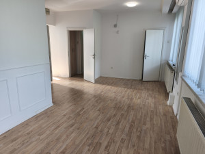 EXKLUZIVAN poslovni prostori  36m2 u strogom centru Banja Luke photo 2