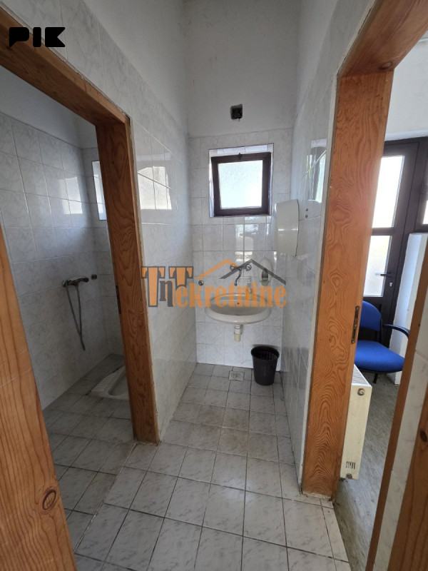 Poslovni objekat (hala) 165 m2 - Trn 8