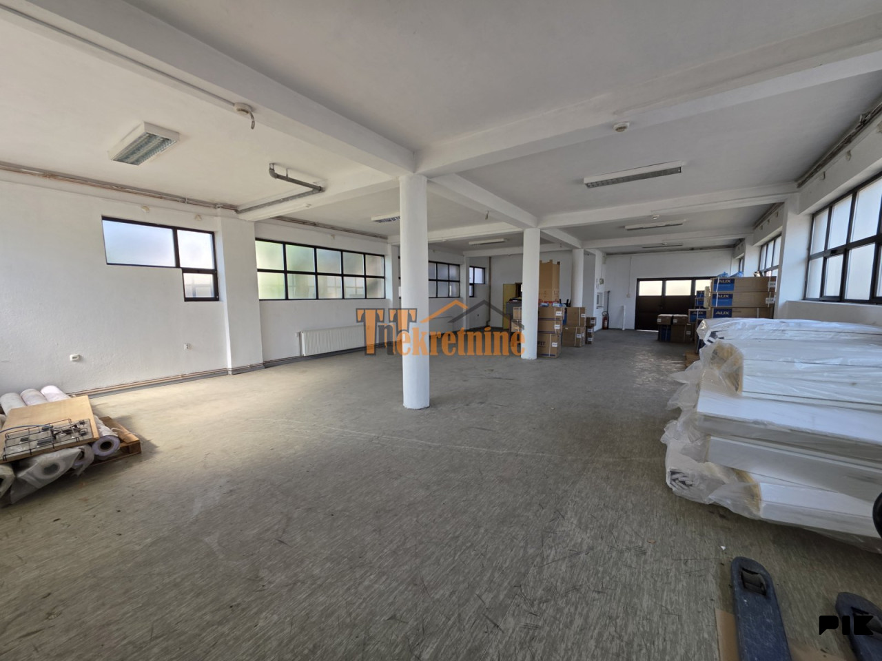 Poslovni objekat (hala) 165 m2 - Trn 4