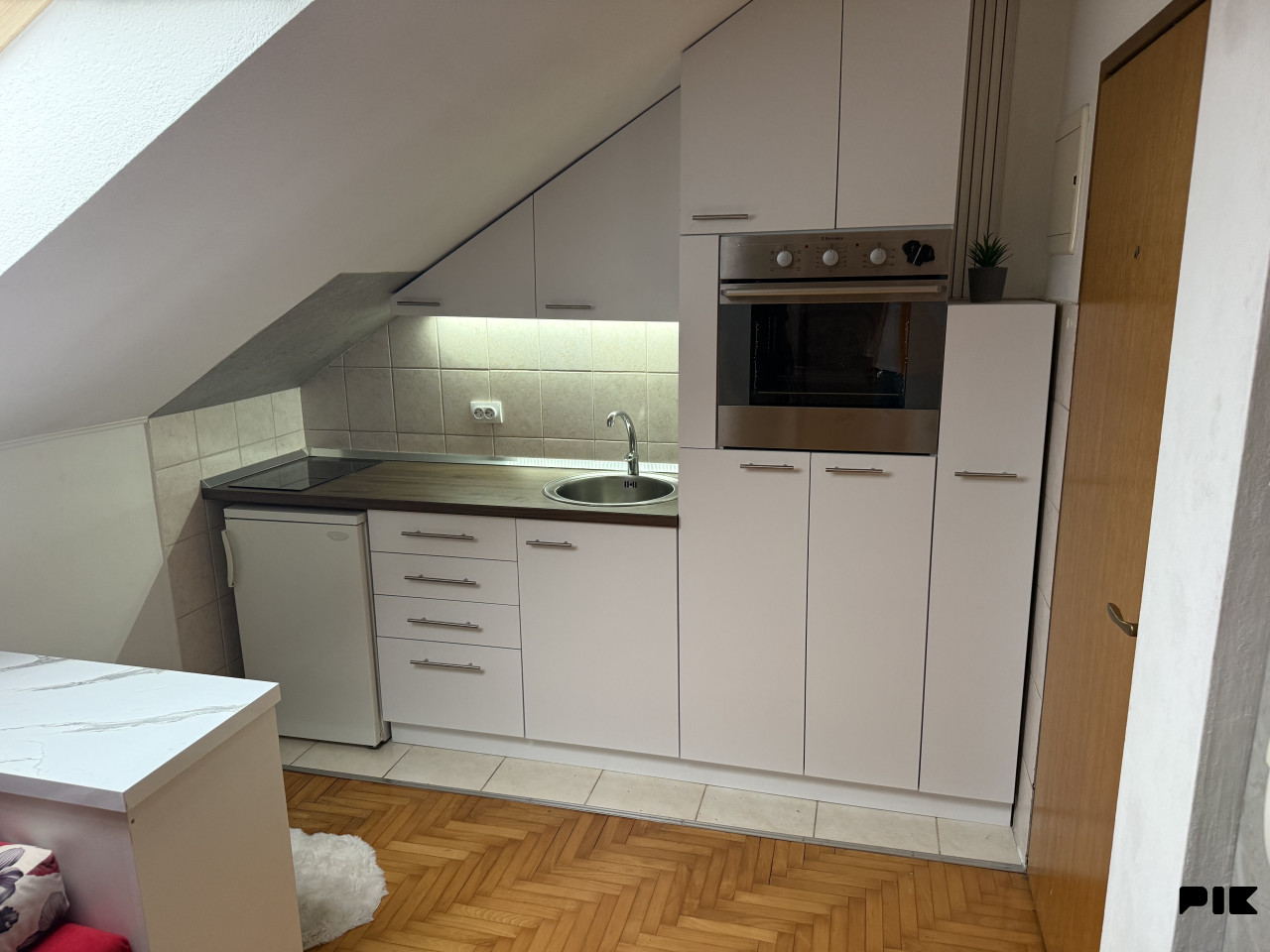Stan 26 m2 Koste Jarića-Starčevica-odvojena soba-top cijena