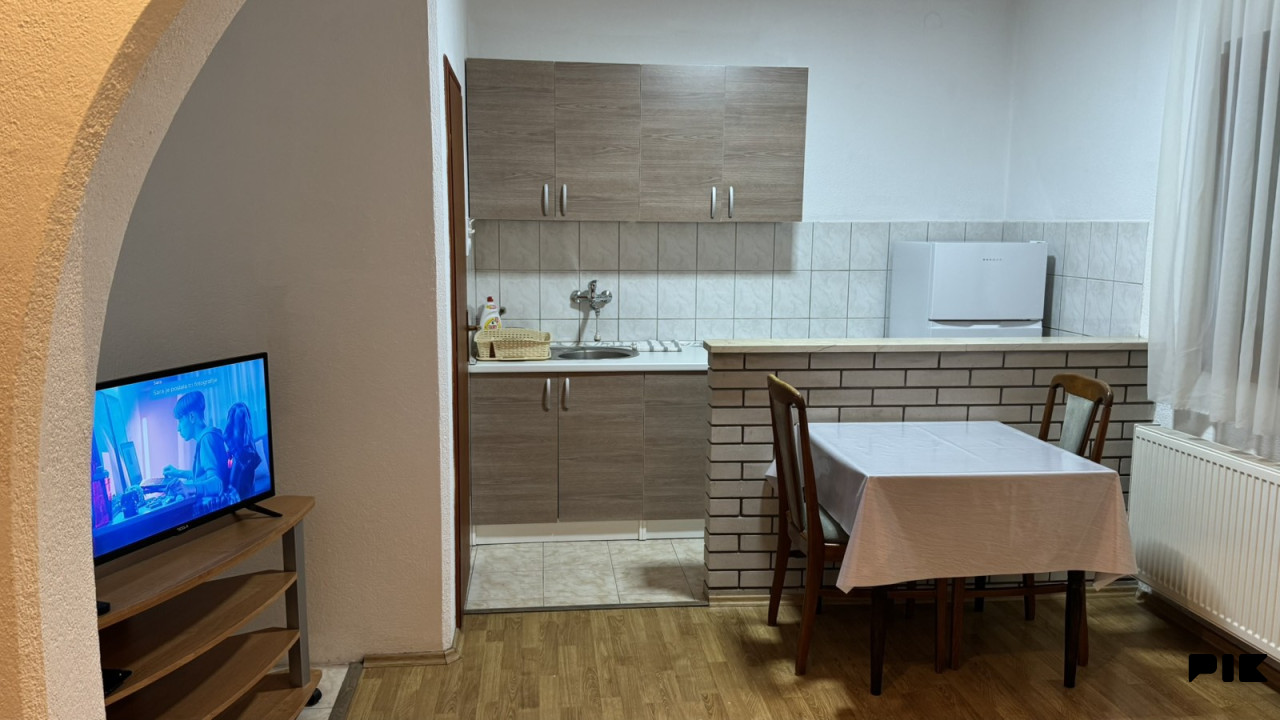 Iznajmljujem stan 40 m2, Režije uračunate 5