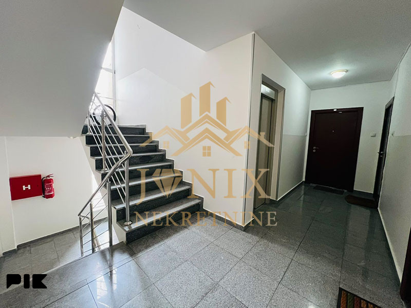 NAJAM trosoban stan i garažno mjesto Banja Luka 55 m2 2