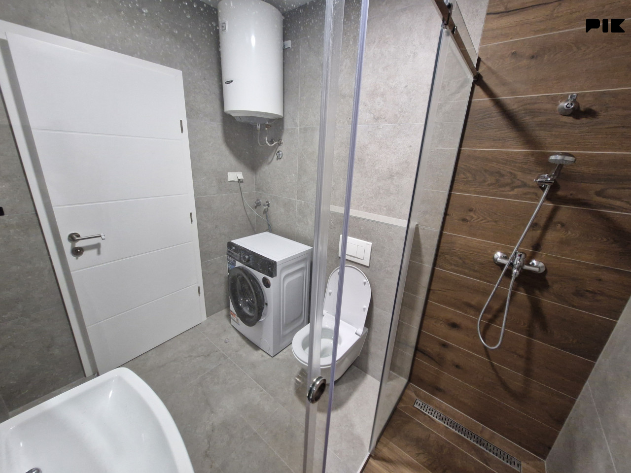 Trosoban stan Banja Luka 62m2 sa 2 parking mjesta 7